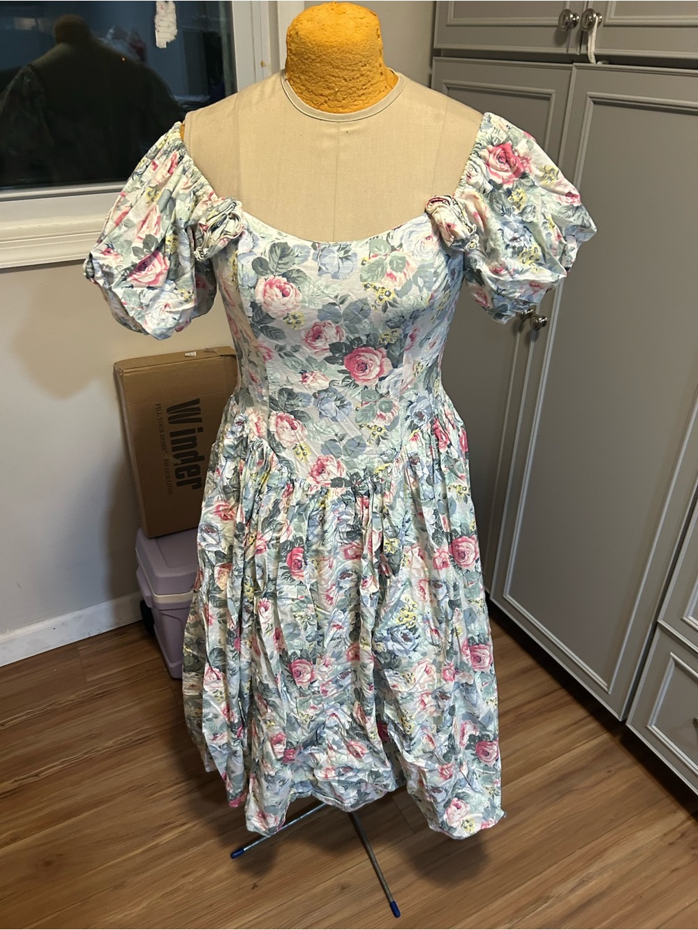 Vintage Jessica McClintock Floral Puff-Sleeve Midi Dress in Pastel Rose Size 4